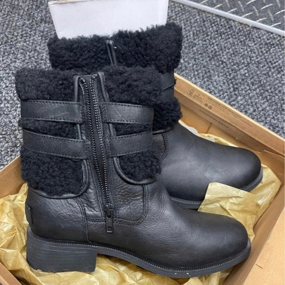 COPY - UGG waterproof boots - Picture 2 of 3